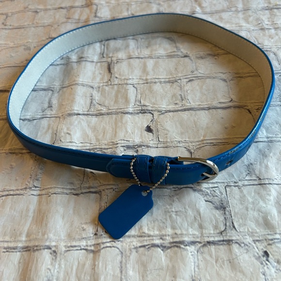WOMENS BLUE GENUINE LEATHER BELT WITH SILVER BUCKLE WITH HANG TAG - Picture 6 of 8